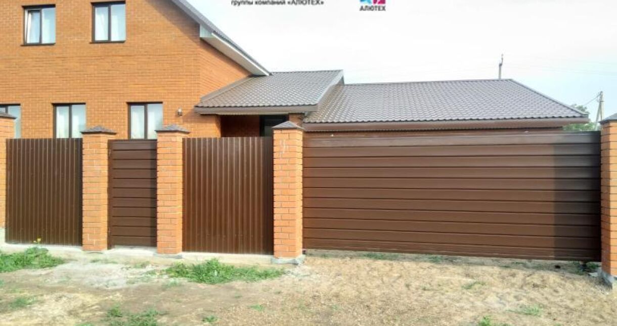Откатные ворота с калиткой