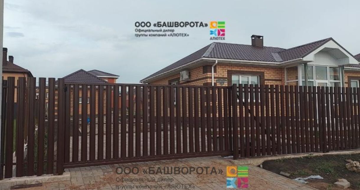 Откатные ворота с калиткой 